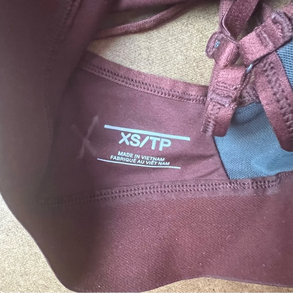 Mountain Hardwear Maroon Strappy Sports Bra, size XS - Picture 3 of 9